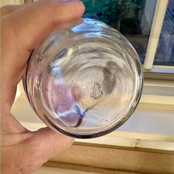 ANCHOR HOCKING, HAND PAINTED BUD VASE. PINK FLOWER WITH GREY/BLACK STEM. - Picture 7 of 7